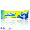 Baton proteinowy Guiltfree Built Bar Sour Puff o smaku Blue Razz Blast w żółto-niebieskim opakowaniu z malinami