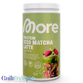 Opakowanie Guiltfree More Nutrition Protein Iced Matcha Latte o smaku wiśniowego mochi z grafiką zielonego napoju.