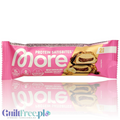 Guiltfree More Nutrition Protein SatisBites o smaku mlecznej czekolady, banana i orzecha włoskiego w różowym opakowaniu