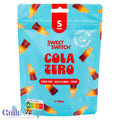Opakowanie wegańskich żelek Guiltfree Sweet Switch Cola Zero bez cukru w kształcie buteleczek na niebieskim tle