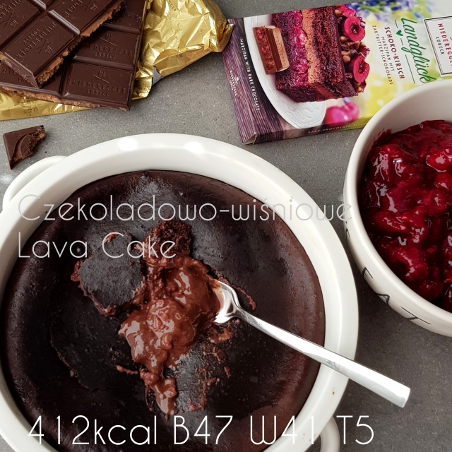 Czekoladowo-wiśniowe Lava Cake bez cukru 47g białka & 412kcal
