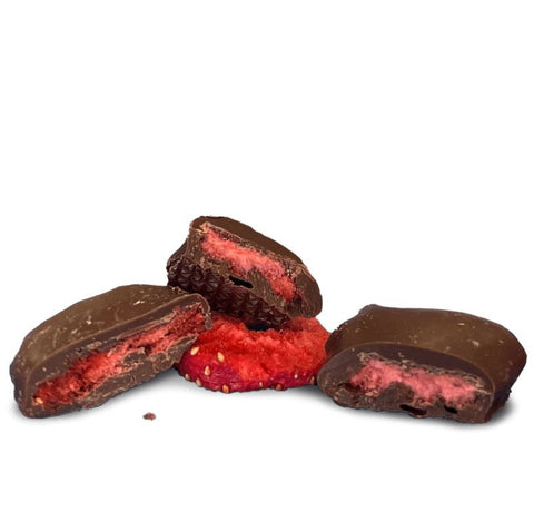RAW Cocoa Keto Strawberries in Dark Chocolate - truskawki w ciemnej czekoladzie bez dodatku cukru słodzonej erytrolem