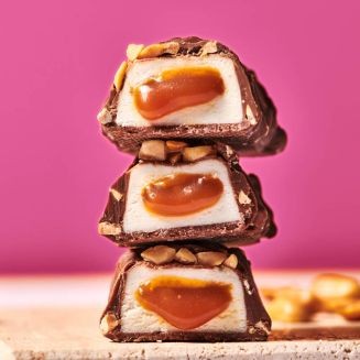 Maxi Nutrition Creamy Core Peanut Caramel - baton białkowy z miękkim nadzieniem 15g białka &185kcal