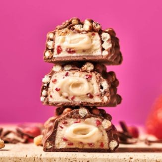 Maxi Nutrition Creamy Core Strawberry Yoghurt - baton białkowy z miękkim nadzieniem 15g białka &185kcal
