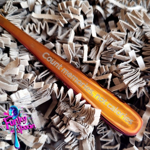Funky Spoon grawerowana łyżka z afirmacją, Miodowe Złoto 14cm, Count Memories, not Calories