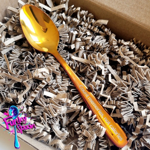 Funky Spoon grawerowana łyżka z afirmacją, Miodowe Złoto 14cm, Count Memories, not Calories