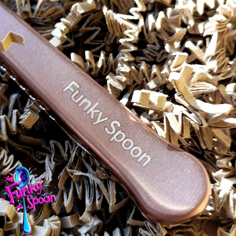 Funky Spoon grawerowana łyżeczka miarowa z klamrą uszczelniającą, Rose Gold