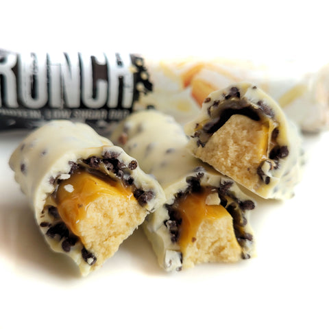 Warrior Crunch White Chocolate Blondie - baton proteinowy 20g białka, smak Karmelizowana Biała Czekolada & Karmel