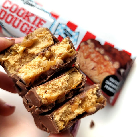 Adonis Cookie Dough Chunky Bar, Salted Caramel Peanut - proteinowy baton z kazeiną 18,1g białka & 205kcal