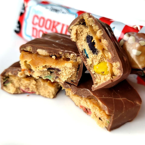 Adonis Cookie Dough Chunky Bar, Chocolate Candy - proteinowy baton z kazeiną, 14,4g białka & 197kcal