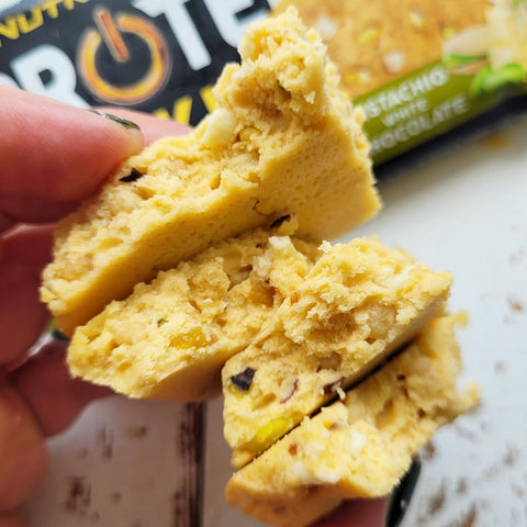 Sante GoOn Protein Cookie Pistachio White Chocolate - miękkie ciastko białkowe o smaku pistacji i białej czekolady