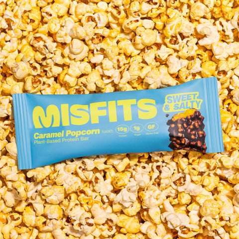 Misfits Protein Bar Caramel Popcorn - wegański baton białkowy, smak popcornu w solonym karmelu