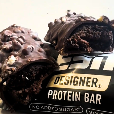 ESN Designer Bar Dark Chocolate Salted Caramel - baton proteinowy z ciemną czekoladą i solonymi migdałami