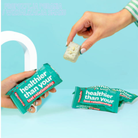 Treatfuls Healthier Than Your Last Relationship - wegański batonik organiczny z orzechami laskowymi i białą polewą z ksylitolem
