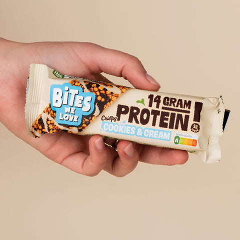 Bites We Love Crispy Protein Cookies & Cream - wegański baton białkowy bez glutenu, orzechów i słodzików