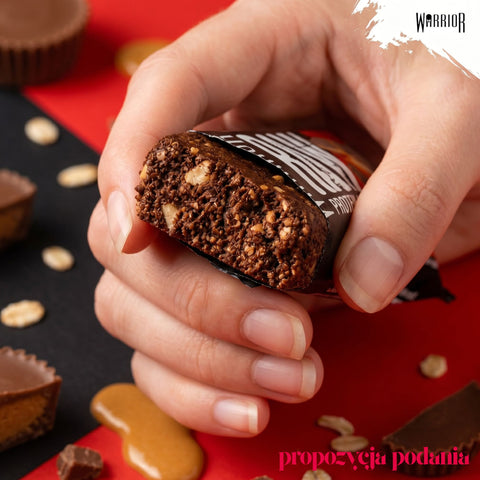 Warrior Raw Protein Oat Bar Peanut Butter Cup - baton białkowy owsiany z czekoladą i orzeszkami
