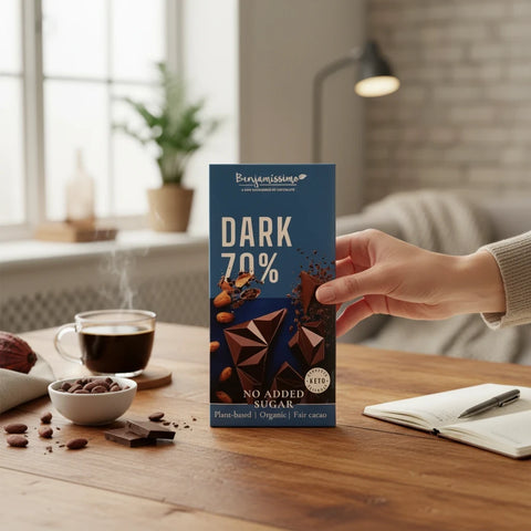 Guiltfree Benjamissimo Dark 70% organiczna wegańska czekolada bez cukru słodzona erytrytolem w opakowaniu na stole
