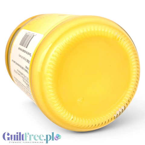 Guiltfree ChocZero Lemon Curd w szklanym słoiku, widok od spodu na gęsty, żółty krem cytrynowy bez cukru.