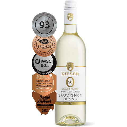 Butelka bezalkoholowego wina Giesen 0% Sauvignon Blanc z Nowej Zelandii z licznymi medalami konkursów winiarskich