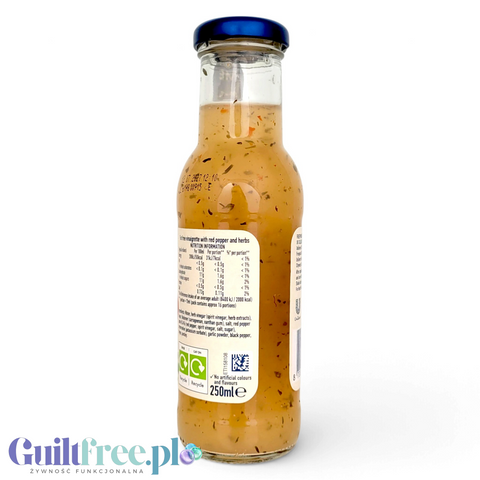 Butelka Guiltfree Hellmann’s Fat Free Vinaigrette z widocznymi kawałkami czerwonej papryki i ziół na białym tle
