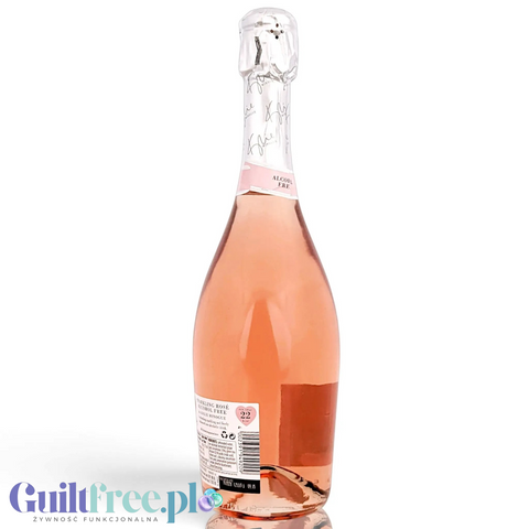 Butelka bezalkoholowego wina musującego Guiltfree Kylie Minogue Sparkling Rose o jasnoróżowym kolorze na białym tle