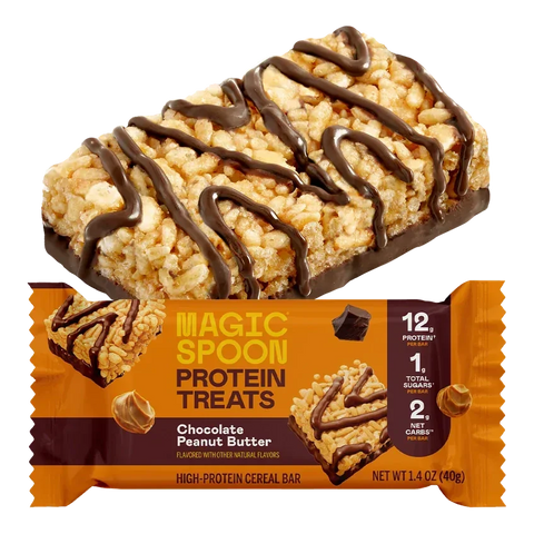 Batonik proteinowy Guiltfree Magic Spoon o smaku czekolady i masła orzechowego z chrupiącą strukturą w opakowaniu