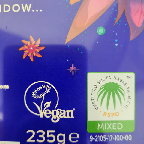 Guiltfree Monty Bojangles wegański kalendarz adwentowy z certyfikatem Vegan Society i RSPO na granatowym tle