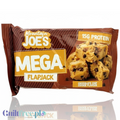 Baton proteinowy Guiltfree Mountain Joe's Mega Flapjack o smaku ciasteczka z kawałkami czekolady w brązowym opakowaniu.