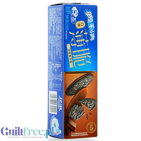 Guiltfree Oreo Thin Dark Chocolate Zero Sugar to cienkie, kakaowe ciastka z kremem czekoladowym w niebieskim opakowaniu.