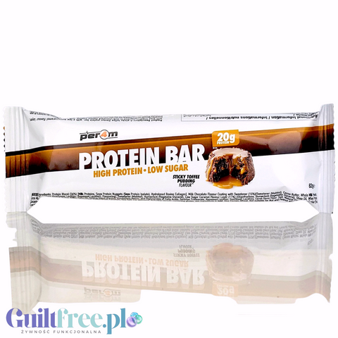 Baton proteinowy Guiltfree Per4m o smaku Sticky Toffee Pudding w białym opakowaniu z grafiką karmelowego deseru.