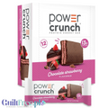Pudełko 12 wafelków białkowych Power Crunch o smaku truskawki w czekoladzie z widocznym pojedynczym batonem.