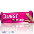 Guiltfree baton proteinowy Quest Bar o smaku białej czekolady z malinami w czerwonym opakowaniu z 20g białka