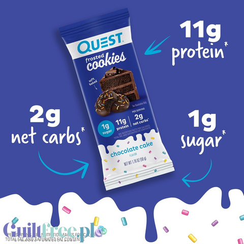 Guiltfree Quest Frosted Cookies Chocolate Cake w fioletowym opakowaniu z informacjami o białku i niskiej zawartości cukru