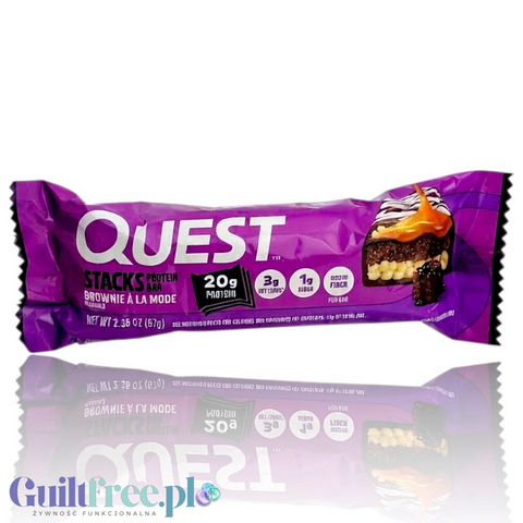 Baton proteinowy Guiltfree Quest Stacks Brownie a la Mode w fioletowym opakowaniu z grafiką warstwowego deseru