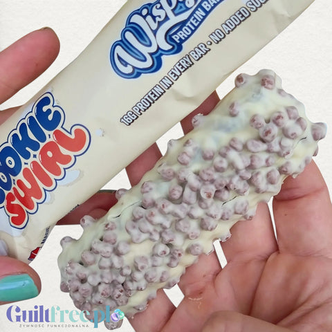 Wispy Nutrition Protein Bar Cookie Swirl - baton proteinowy w białej czekoladzie o smaku ciasteczkowym by Wispy (wispy-nutrition-protein-bar-cookie-swirl-baton-proteinowy-w-bialej-czekoladzie-o-smaku-ciasteczkowym)