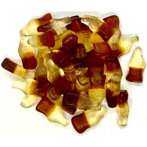 Wegańskie żelki Guiltfree Sweet Switch Cola Zero w kształcie buteleczek o karmelowo-brązowym kolorze bez cukru